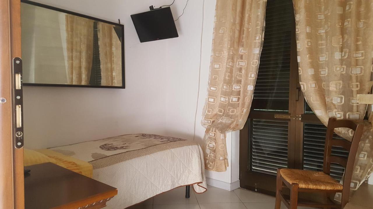 Al Fontanone Hotel Cecchina Kültér fotó